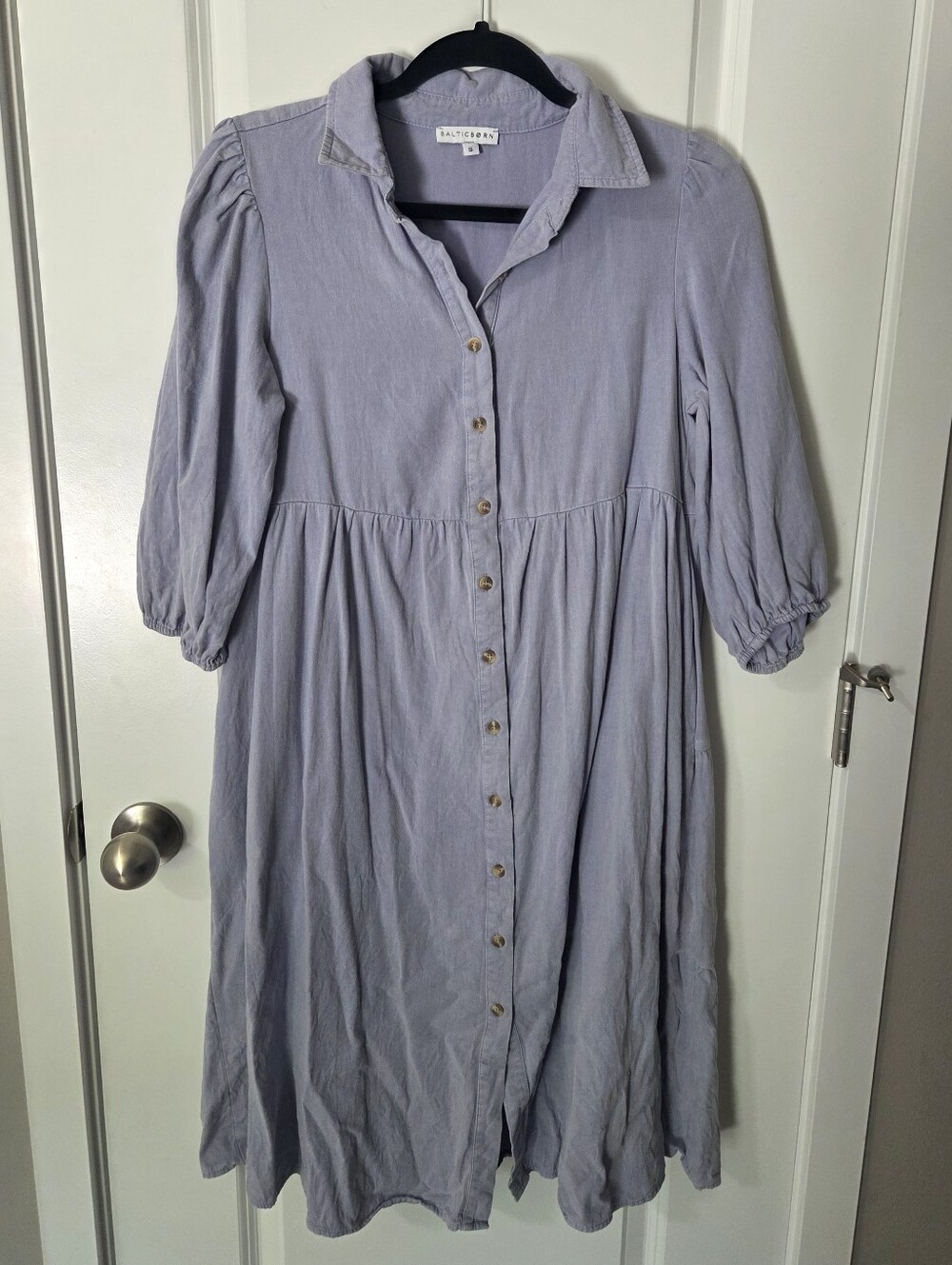 Button-Front Lavender Midi Dress with Puff Sleeves